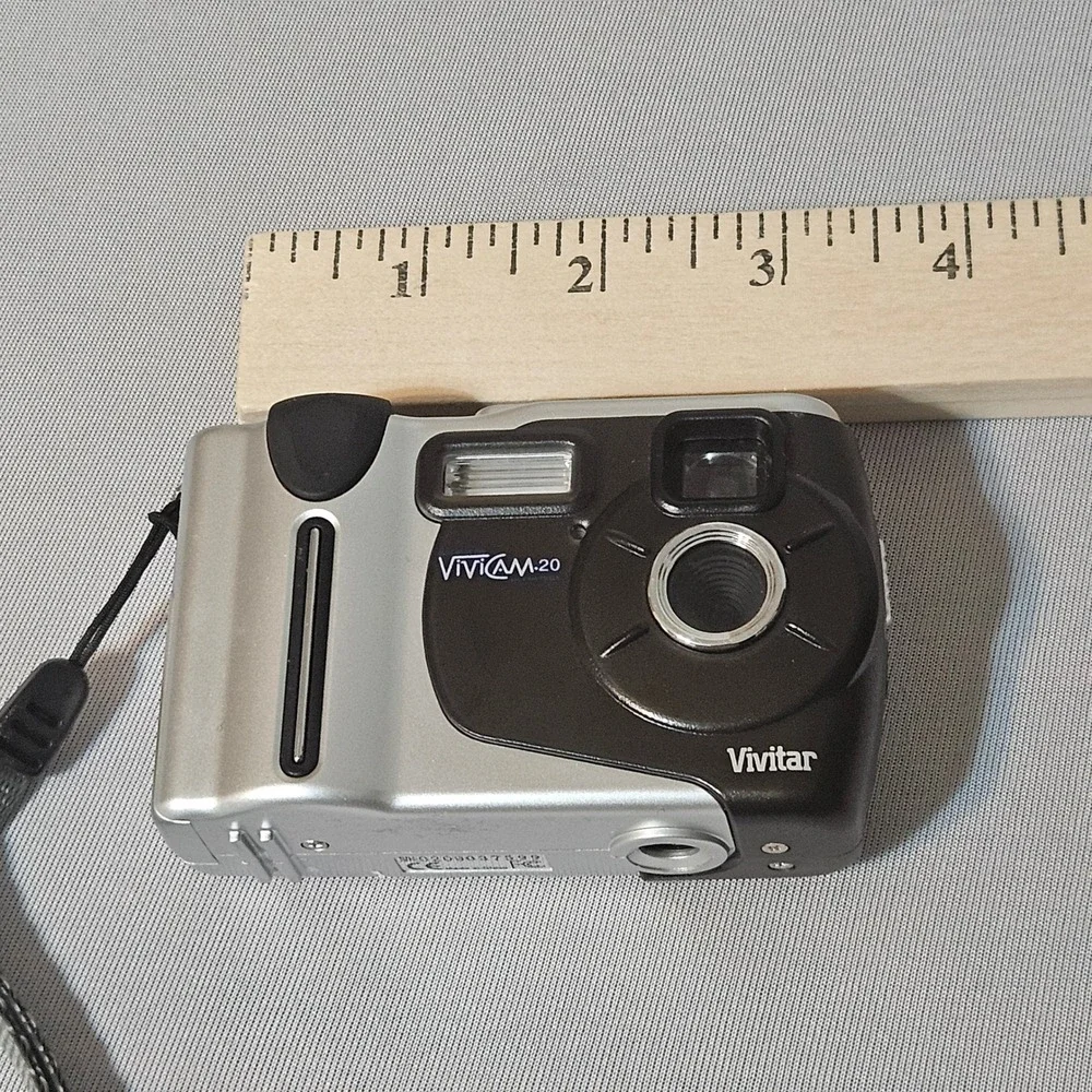 Vivitar ViviCam 20 Digital Camera Unisex OS Silver Excellent Vintage Point Shoot